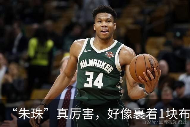 “朱珠”真厉害，好像裹着1块布就走机场，上半身任性下半身松弛
